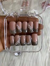 Load image into Gallery viewer, French Glitter w/ Pearls-press ons