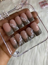 Load image into Gallery viewer, French Glitter w/ Pearls-press ons